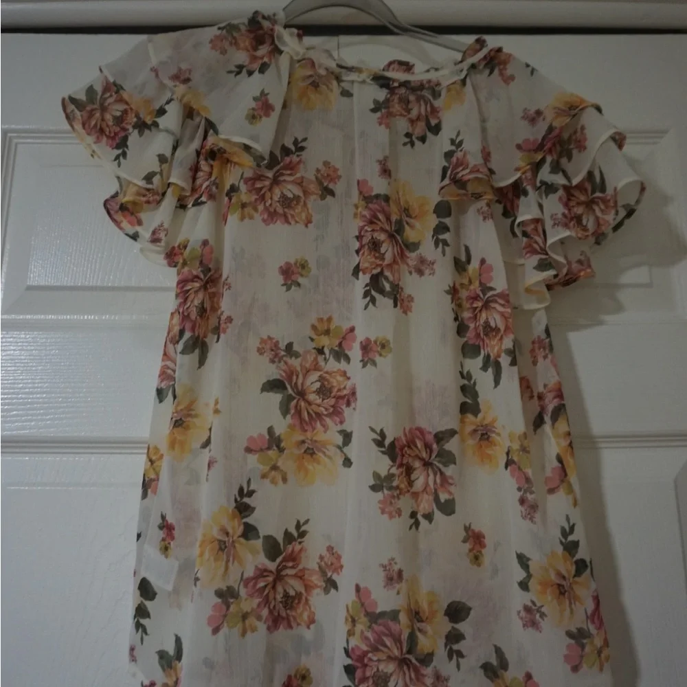 Chic Floral Ruffle Sleeve Blouse - Picture 2 of 2